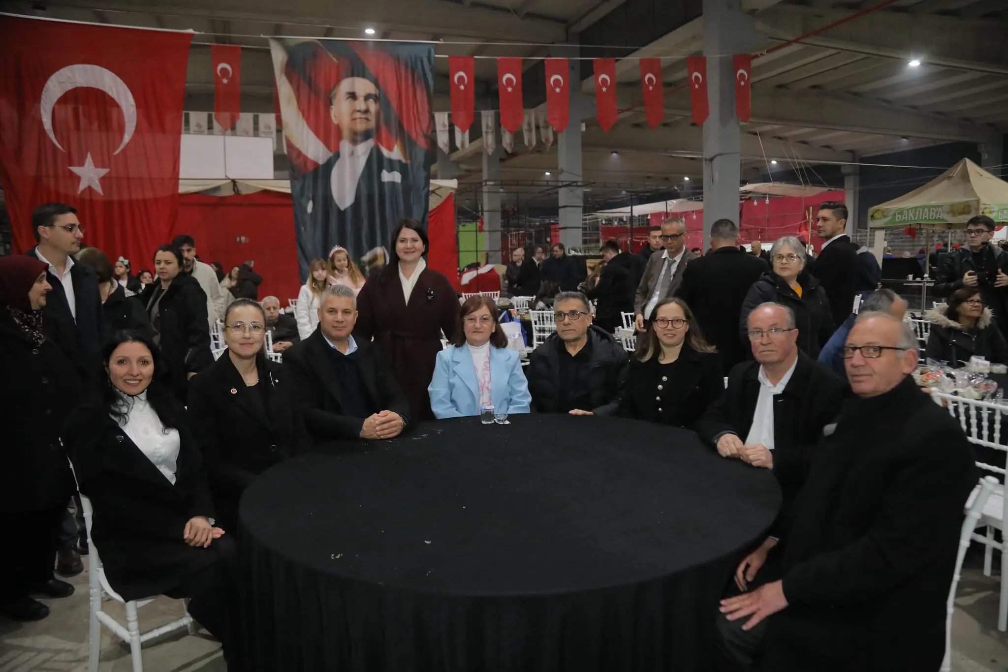 EDİRNE BELEDİYESİ BEREKET SOFRASI İFTARLARINA CUMARTESİ PAZARINDA DEVAM ETTİ galeri görseli